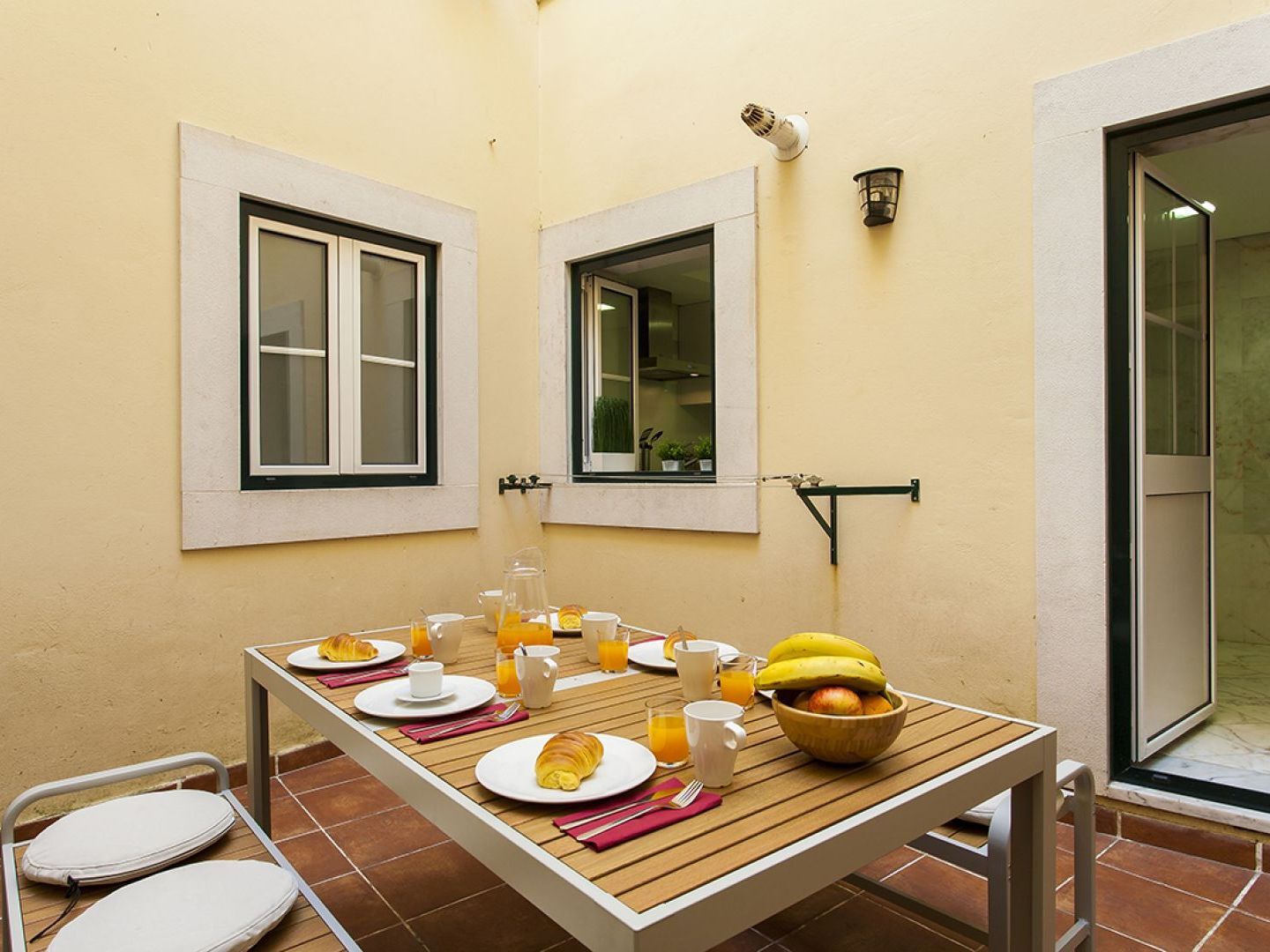 Chiado Patio Apartment Lisbon Exterior photo