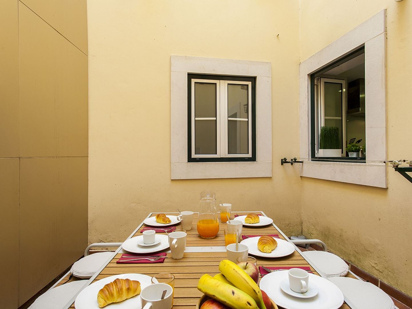 Chiado Patio Apartment Lisbon Exterior photo